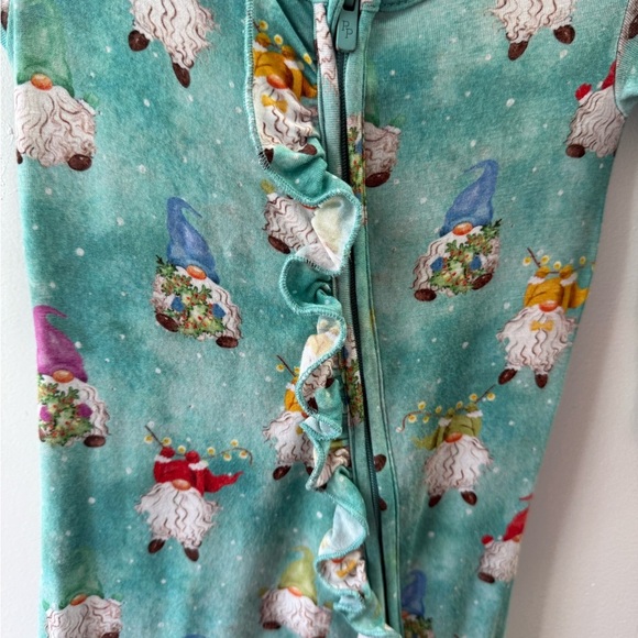 Posh Peanut Gnome Print Holiday Festive Bamboo Teal Unisex Ruffle Footie 0-3 - Picture 3 of 6